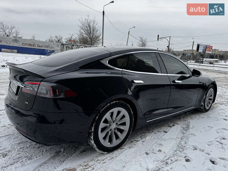 Ліфтбек Tesla Model S 2017 в Кривому Розі