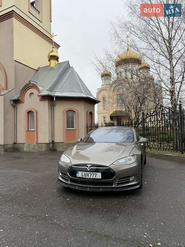 Ліфтбек Tesla Model S 2015 в Одесі