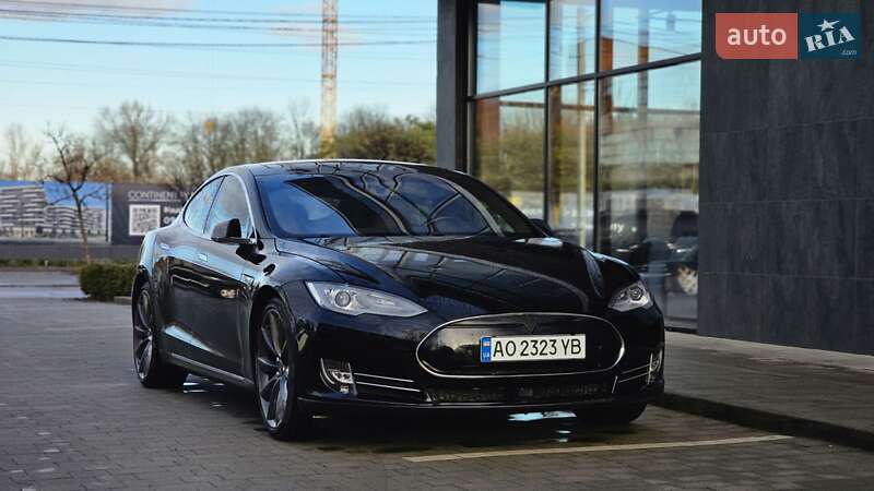 Tesla Model S 2014