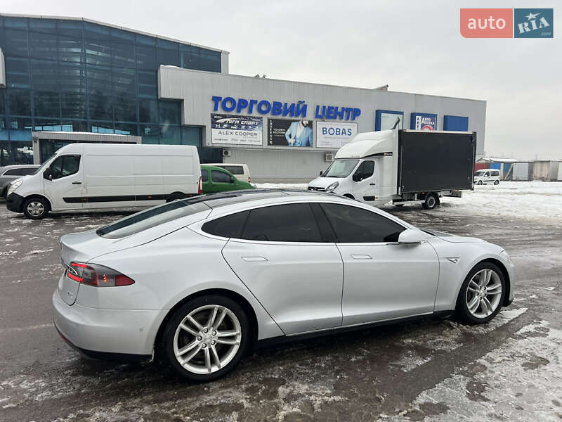 Ліфтбек Tesla Model S 2016 в Ковелі