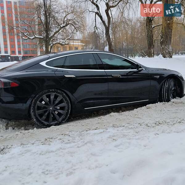 Ліфтбек Tesla Model S 2016 в Івано-Франківську