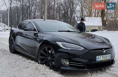 Лифтбек Tesla Model S 2016 в Ивано-Франковске