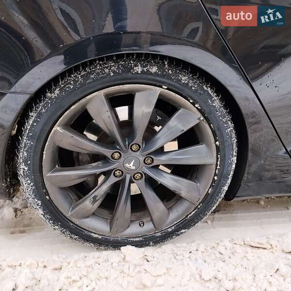 Ліфтбек Tesla Model S 2016 в Івано-Франківську