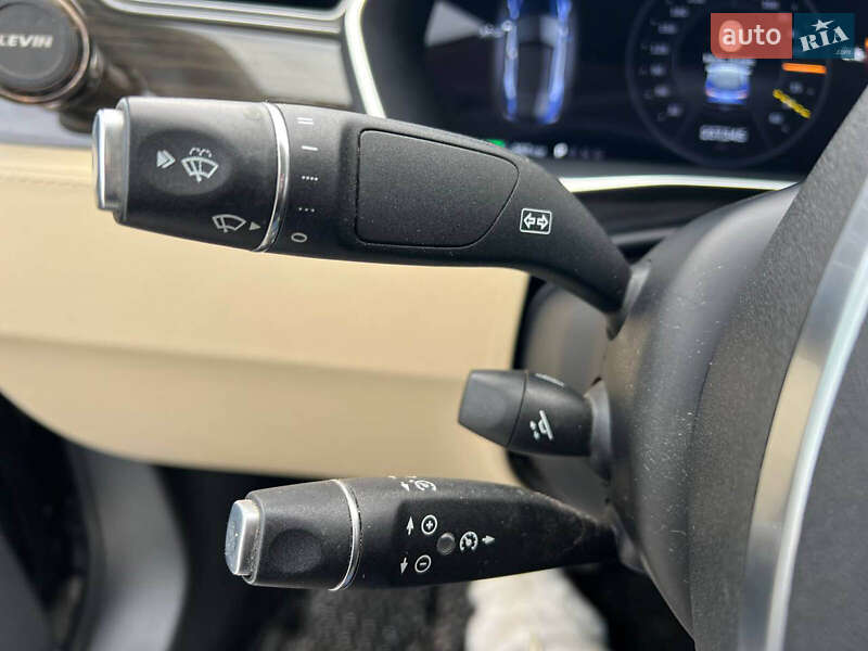 Ліфтбек Tesla Model S 2014 в Львові