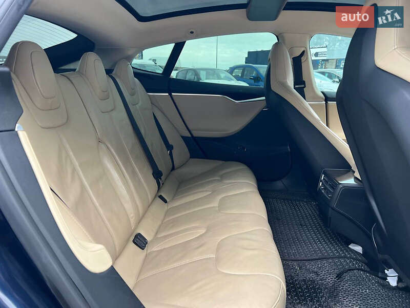 Ліфтбек Tesla Model S 2014 в Львові