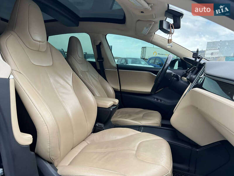 Ліфтбек Tesla Model S 2014 в Львові