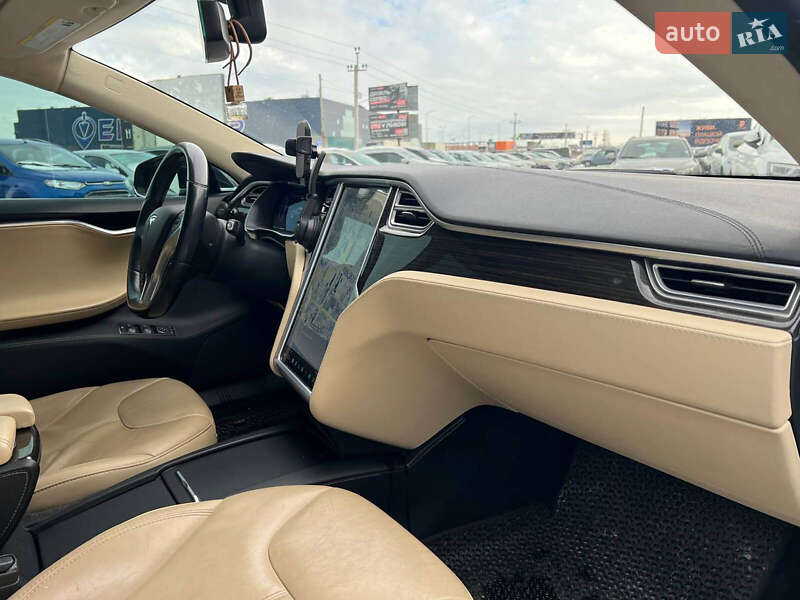 Ліфтбек Tesla Model S 2014 в Львові