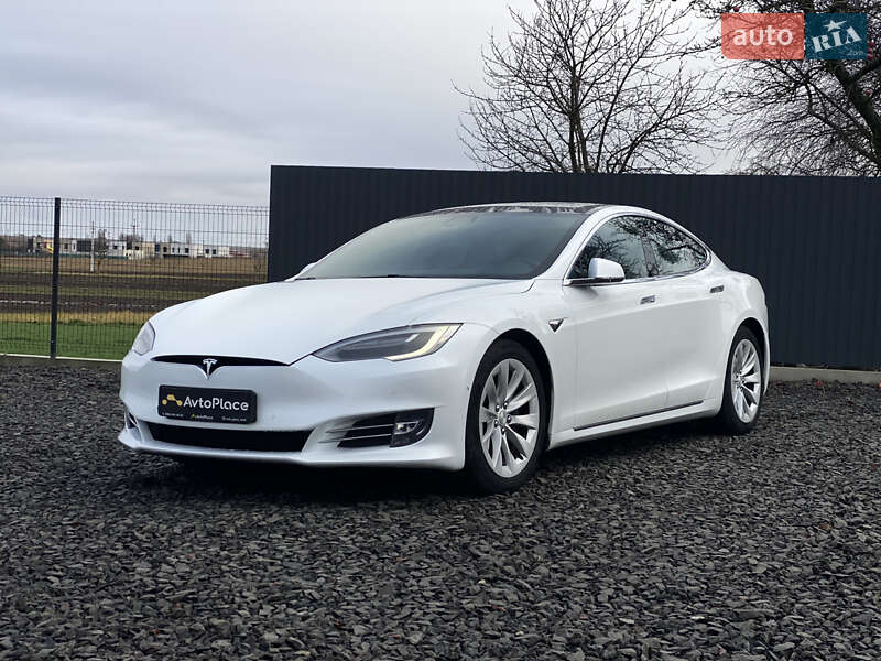 Ліфтбек Tesla Model S 2017 в Луцьку