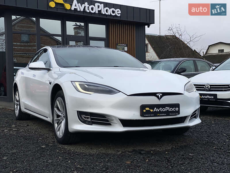 Ліфтбек Tesla Model S 2017 в Луцьку