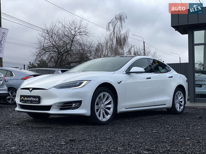 Ліфтбек Tesla Model S 2017 в Луцьку