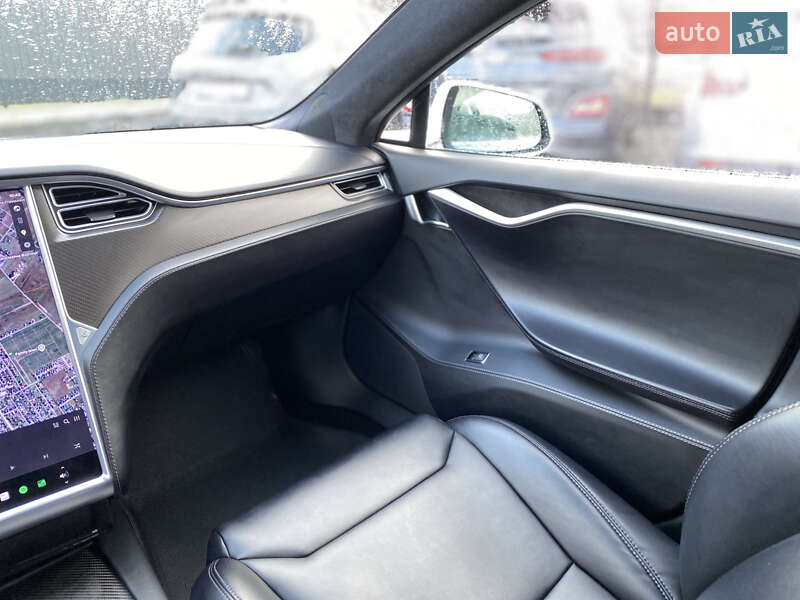 Ліфтбек Tesla Model S 2017 в Луцьку