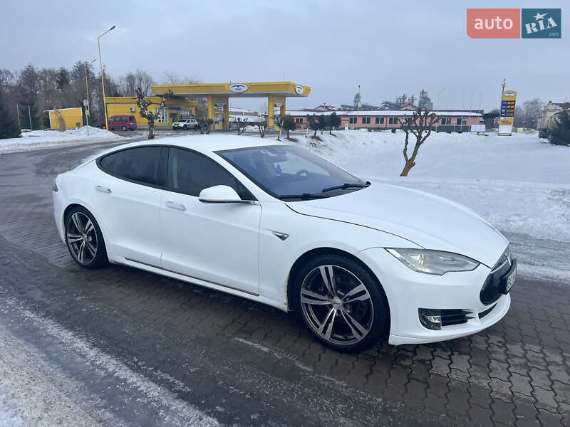 Ліфтбек Tesla Model S 2015 в Бродах