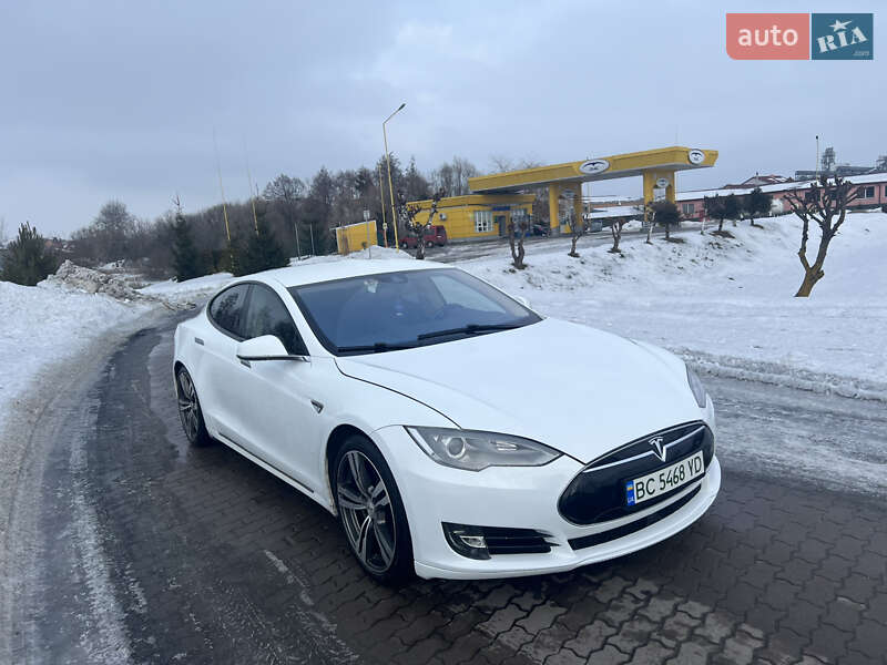 Ліфтбек Tesla Model S 2015 в Бродах