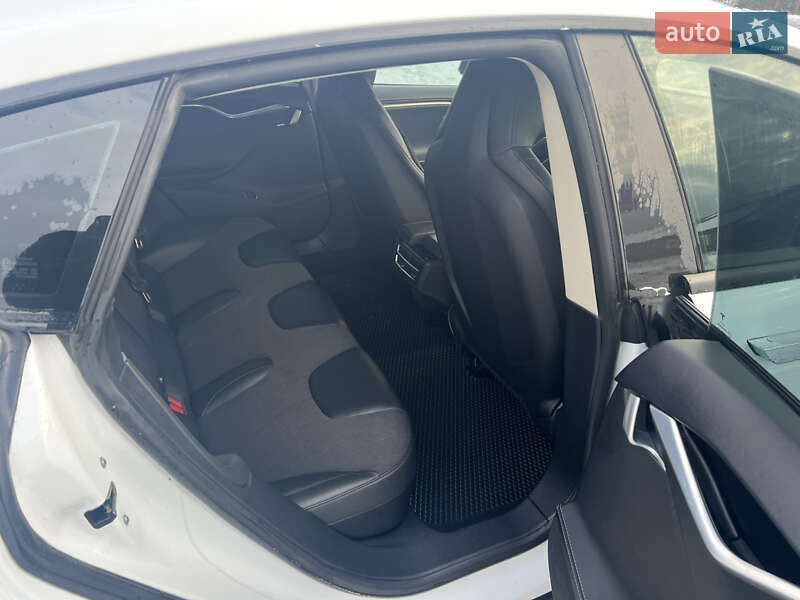 Ліфтбек Tesla Model S 2015 в Бродах