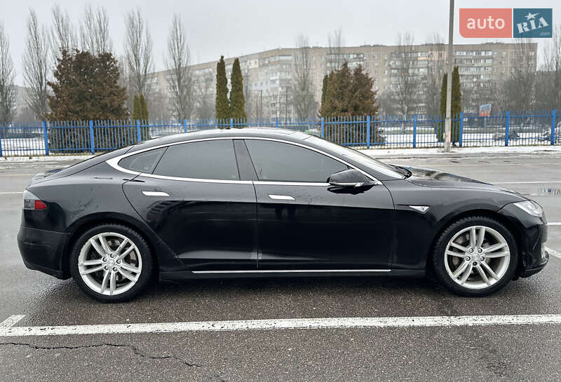 Ліфтбек Tesla Model S 2014 в Черкасах