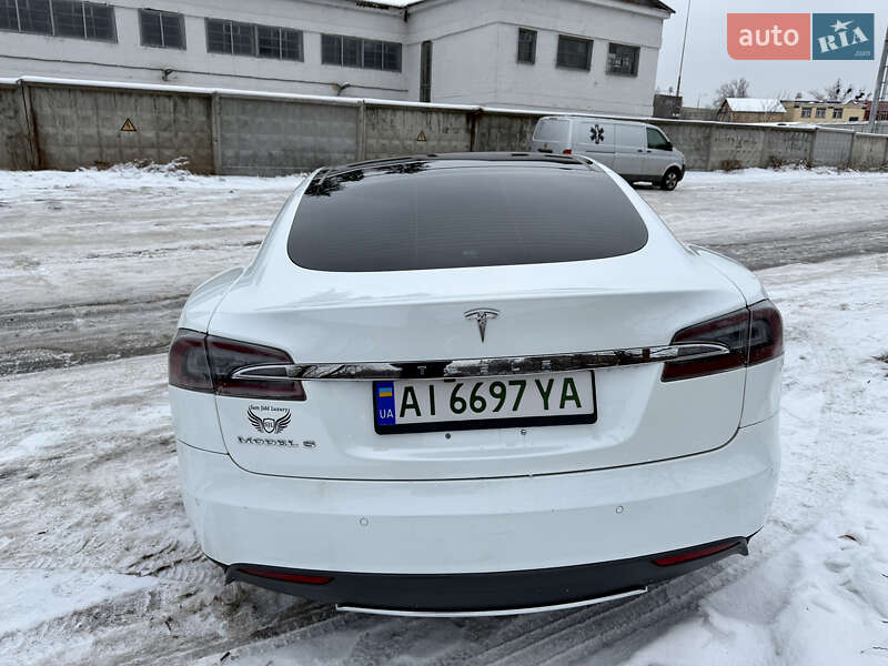 Лифтбек Tesla Model S 2015 в Киеве