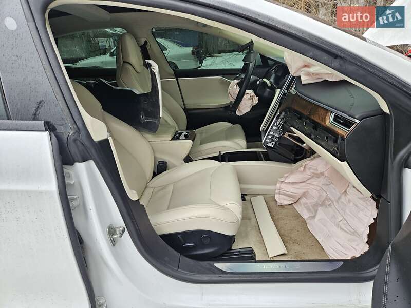 Лифтбек Tesla Model S 2018 в Днепре фото 35 Лифтбек Tesla Model S 2018 в Днепре