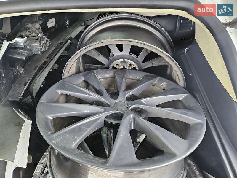 Лифтбек Tesla Model S 2018 в Днепре фото 46 Лифтбек Tesla Model S 2018 в Днепре