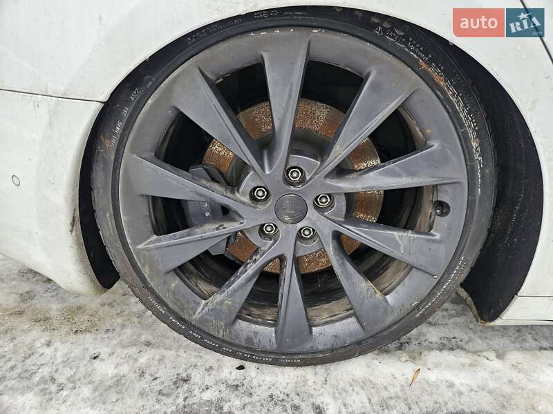 Лифтбек Tesla Model S 2018 в Днепре фото 48 Лифтбек Tesla Model S 2018 в Днепре