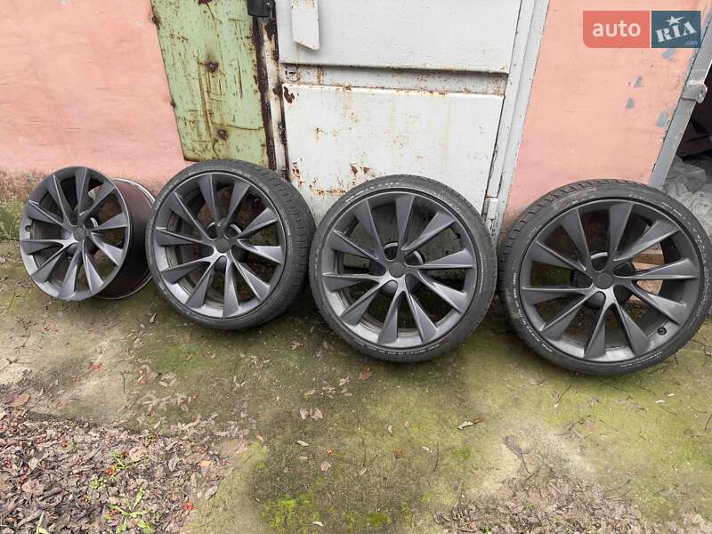 Лифтбек Tesla Model S 2018 в Днепре фото 52 Лифтбек Tesla Model S 2018 в Днепре