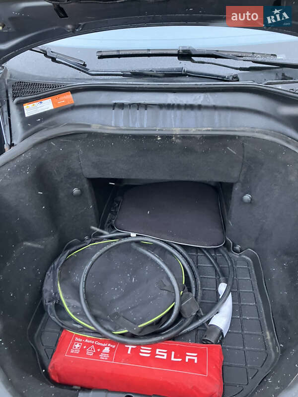 Ліфтбек Tesla Model S 2014 в Рівному