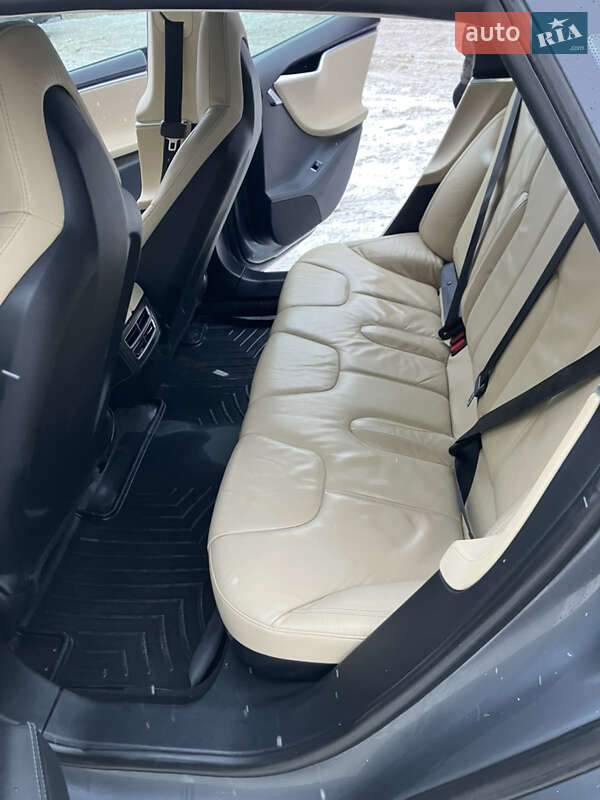 Ліфтбек Tesla Model S 2014 в Рівному