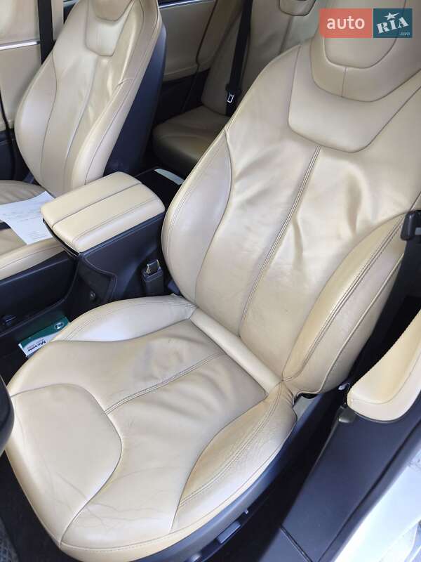 Ліфтбек Tesla Model S 2014 в Львові