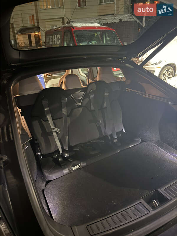 Ліфтбек Tesla Model S 2016 в Івано-Франківську