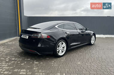 Лифтбек Tesla Model S 2015 в Виннице