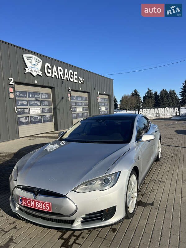 Ліфтбек Tesla Model S 2016 в Ковелі