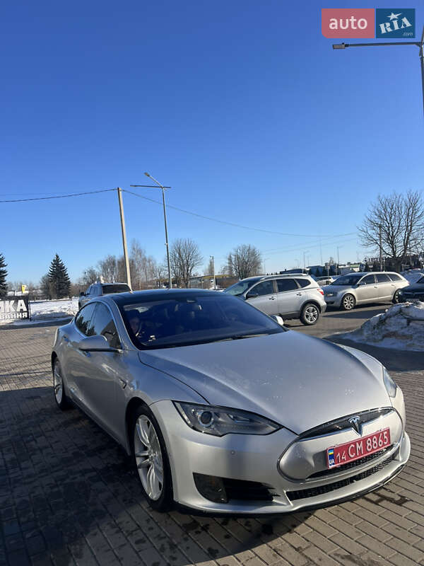 Ліфтбек Tesla Model S 2016 в Ковелі
