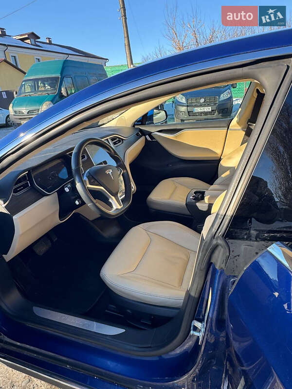 Ліфтбек Tesla Model S 2015 в Луцьку фото 22 Ліфтбек Tesla Model S 2015 в Луцьку