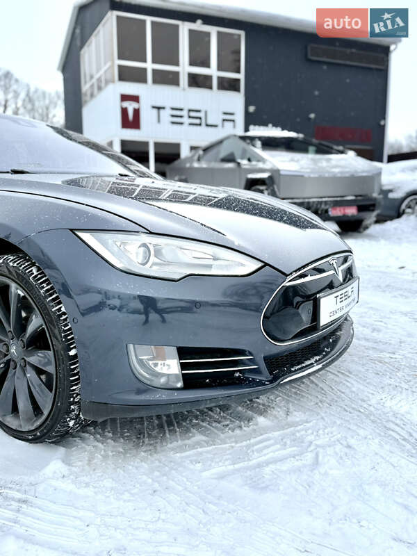 Лифтбек Tesla Model S 2014 в Виннице