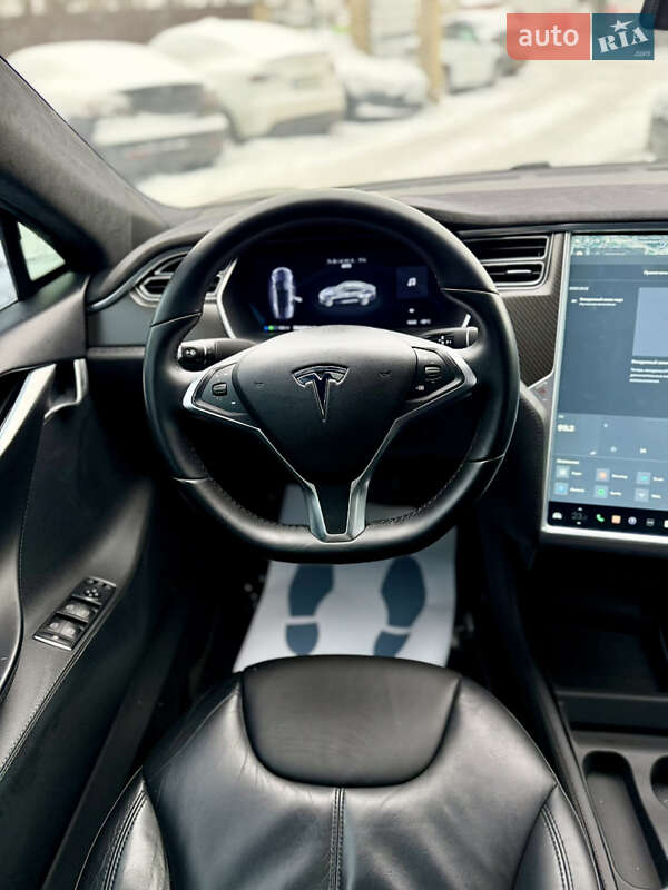 Лифтбек Tesla Model S 2014 в Виннице