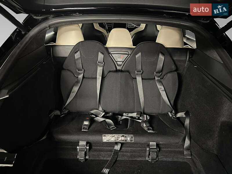 Лифтбек Tesla Model S 2015 в Луцке