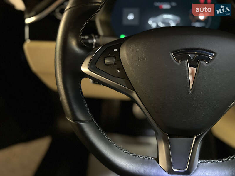 Лифтбек Tesla Model S 2015 в Луцке