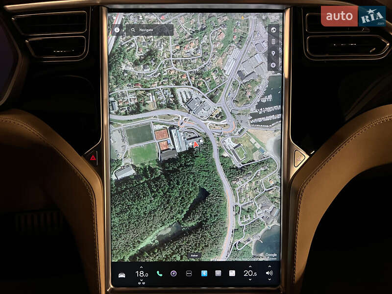 Лифтбек Tesla Model S 2015 в Луцке