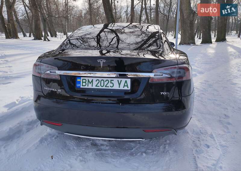 Лифтбек Tesla Model S 2015 в Сумах