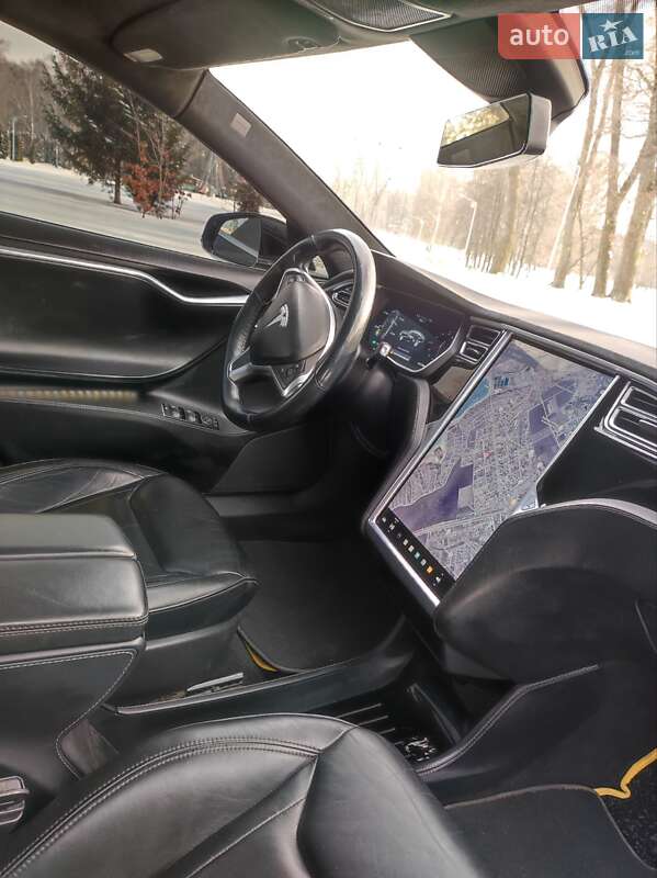 Лифтбек Tesla Model S 2015 в Сумах