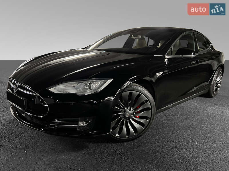 Лифтбек Tesla Model S 2015 в Луцке