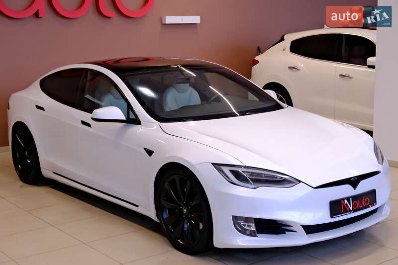 Лифтбек Tesla Model S 2020 в Одессе