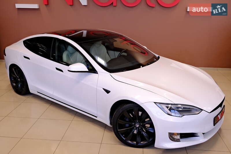Лифтбек Tesla Model S 2020 в Одессе