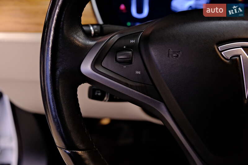 Лифтбек Tesla Model S 2020 в Одессе