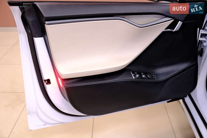 Лифтбек Tesla Model S 2020 в Одессе