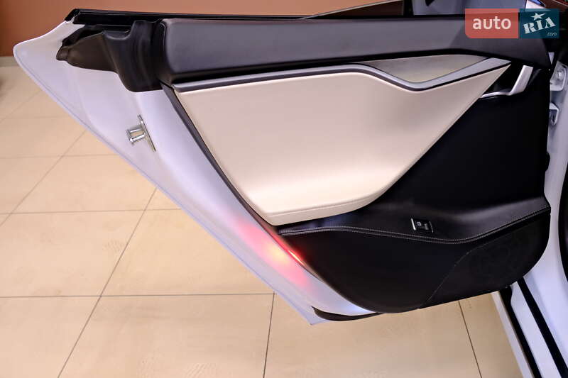 Лифтбек Tesla Model S 2020 в Одессе