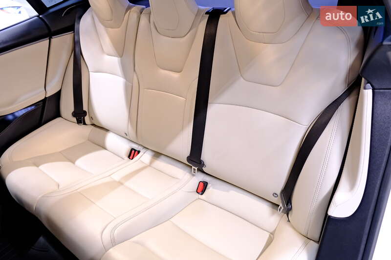 Лифтбек Tesla Model S 2020 в Одессе
