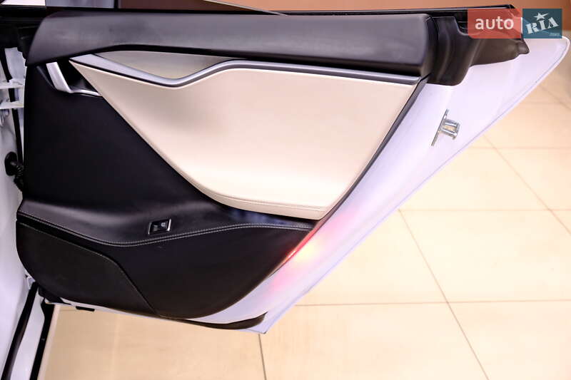 Лифтбек Tesla Model S 2020 в Одессе