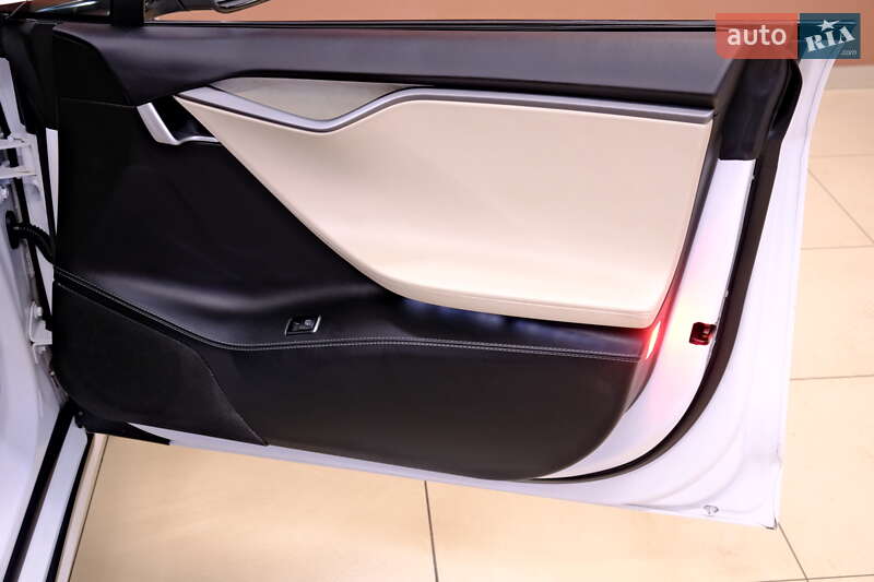 Лифтбек Tesla Model S 2020 в Одессе