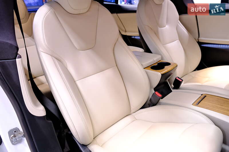 Лифтбек Tesla Model S 2020 в Одессе