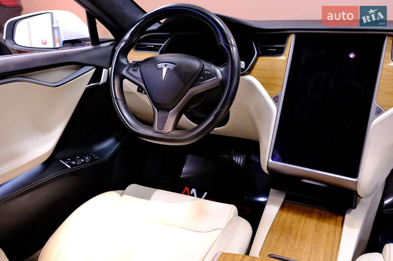 Лифтбек Tesla Model S 2020 в Одессе